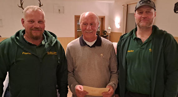 Florian und Heiko mit dem neuen Tr�ger der goldenen Plakette Helmut Runge